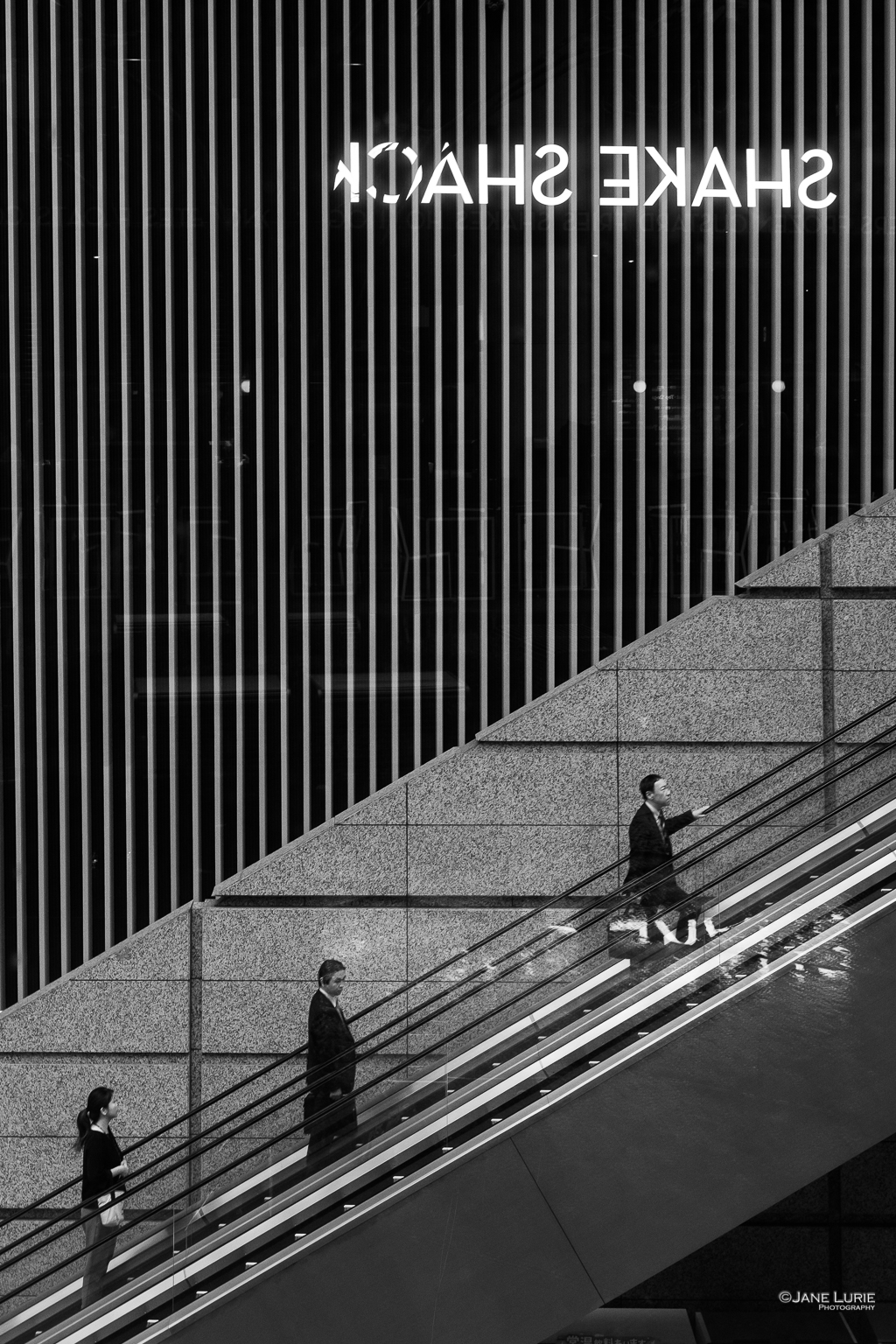 FujifilmX-T2, Japan, Photography, Black and White, Monochrome, City, Tokyo, Kyoto, Street, Portrait, Lines, Shadows
